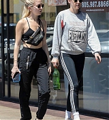 Kristen_Stewart_-_and_Sara_Dinkin_showcase_their_toned_physiques_In_Los_Angeles_-_April_225.jpg
