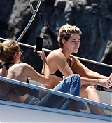 Kristen_Stewart_Topless_on_a_Yacht_in_Italy_-_July_144.jpg