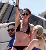 Kristen_Stewart_Topless_on_a_Yacht_in_Italy_-_July_145.jpg
