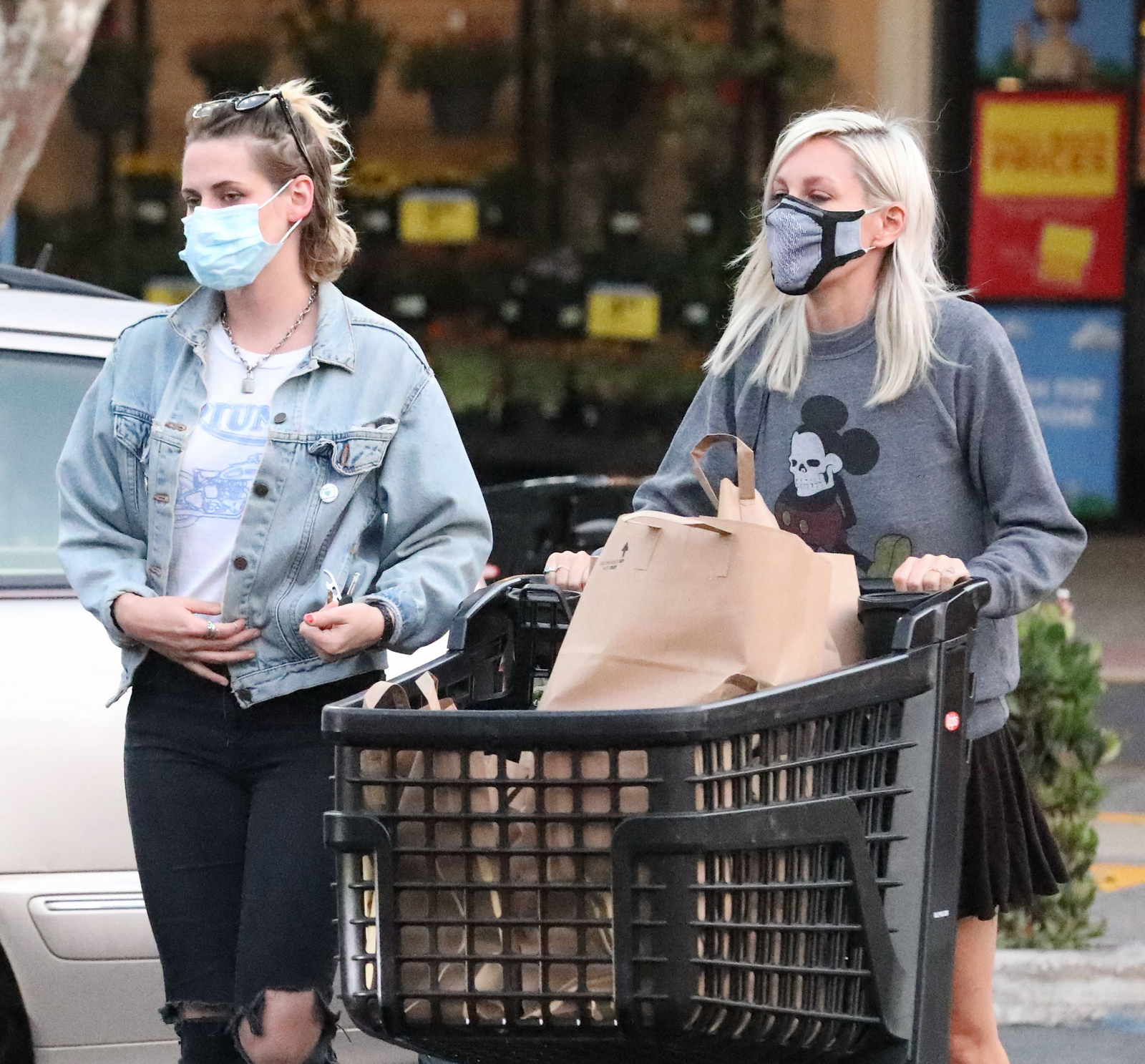 Kristen Stewart is seen with her girlfriend at Ralph’s in Malibu, CA on August 27th