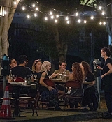Dining_with_her_girlfriend___her_friends_in_Los_Angeles_-_August_231.jpg