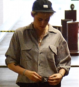Kristen_Stewart_-_Keeping_it_casual_while_out_in_Hollywood_02012019-03.jpg