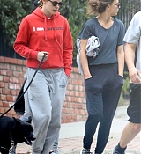 Kristen_Stewart_-_enjoys_a_hike_out_with_her_dog_and_friends2C_LA_01282019-01.jpg