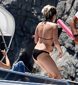 Kristen_Stewart_Topless_on_a_Yacht_in_Italy_-_July_147.jpg