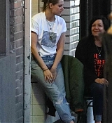Kristen_Stewart_and_Charlize_Theron_-__Coffee_at_a_Local_Spot_in_Los_Feliz_-_June_1300010.jpg