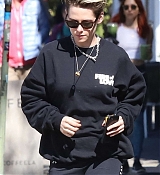 Out_in_Los_Angeles_-_February_192.jpg