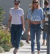 Out_with_Stella_Maxwell_in_Los_Angeles_-_September_24-02.jpg