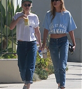 Out_with_Stella_Maxwell_in_Los_Angeles_-_September_24-04.jpg