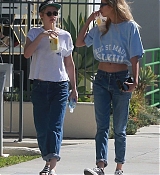 Out_with_Stella_Maxwell_in_Los_Angeles_-_September_24-06.jpg